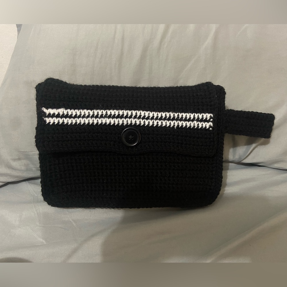 Black and White Stripe Wrist Pouch